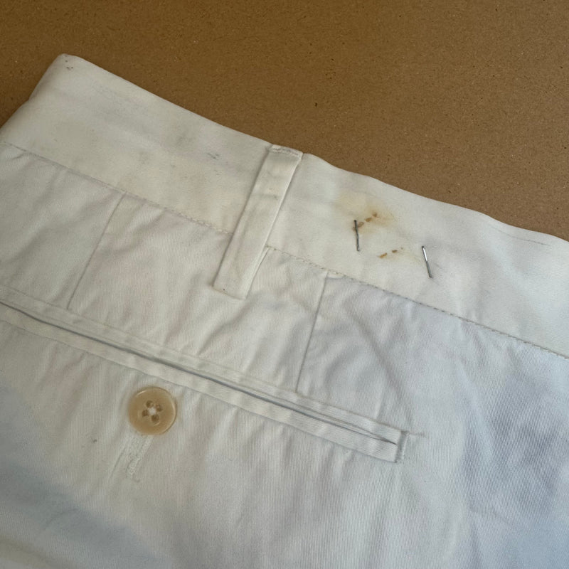 Detailansicht: Sourced limited accessories and clothes Polo Ralph Lauren white summer chinos – Logo, Nähte oder Material