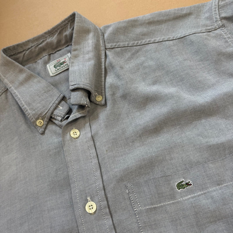 Detailansicht: Sourced limited accessories and clothes Lacoste vintage chemise – Logo, Nähte oder Material