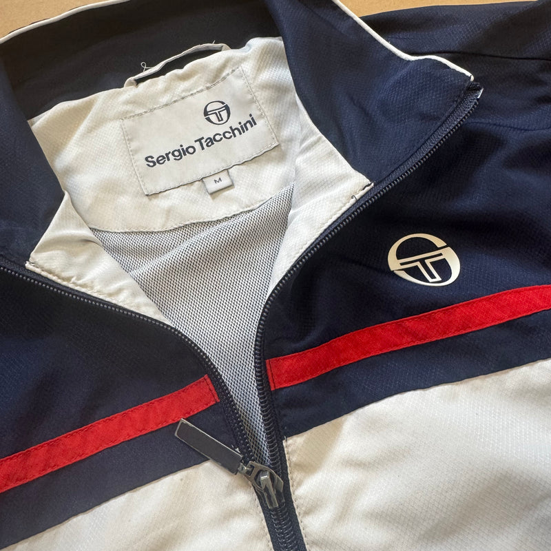 Detailansicht: Sourced limited accessories and clothes Sergio Tacchini blue track jacket – Logo, Nähte oder Material