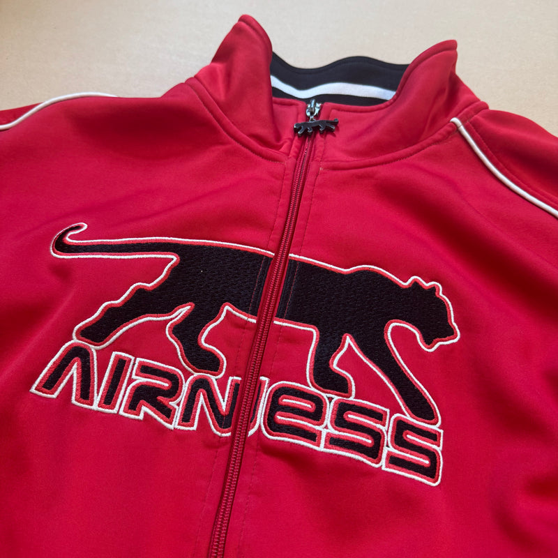 Detailansicht: Sourced limited accessories and clothes Airness football thick red trackjacket – Logo, Nähte oder Material