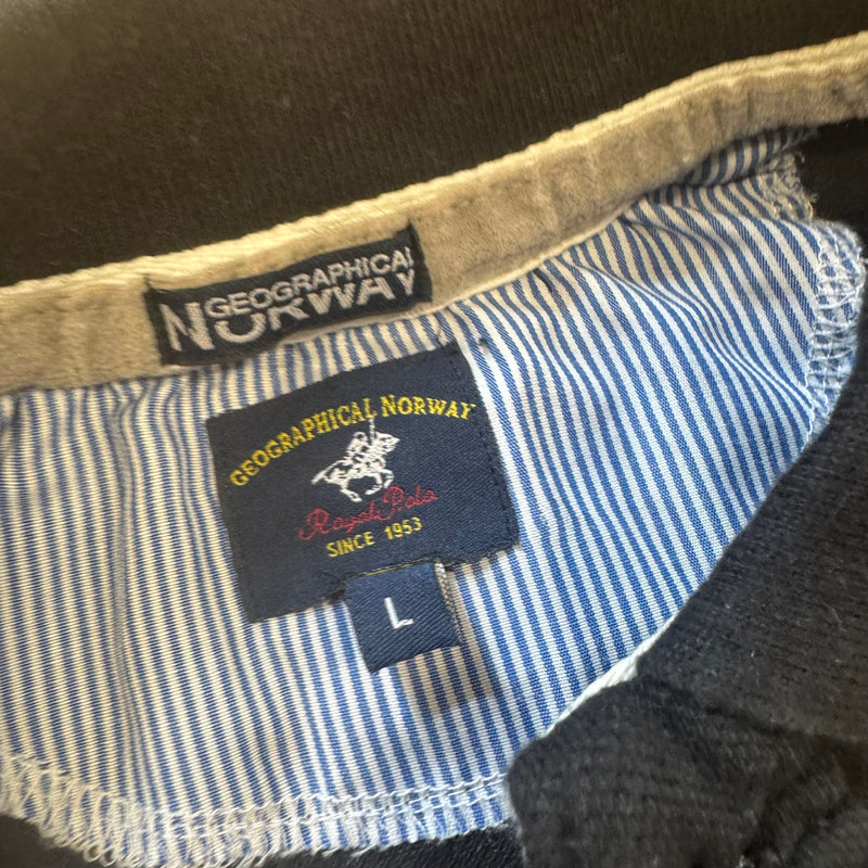 Detailansicht: Sourced limited accessories and clothes Vintage Italia Milano embroidered polo – Logo, Nähte oder Material