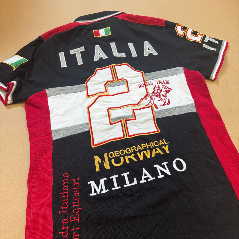 Detailansicht: Sourced limited accessories and clothes Vintage Italia Milano embroidered polo – Logo, Nähte oder Material