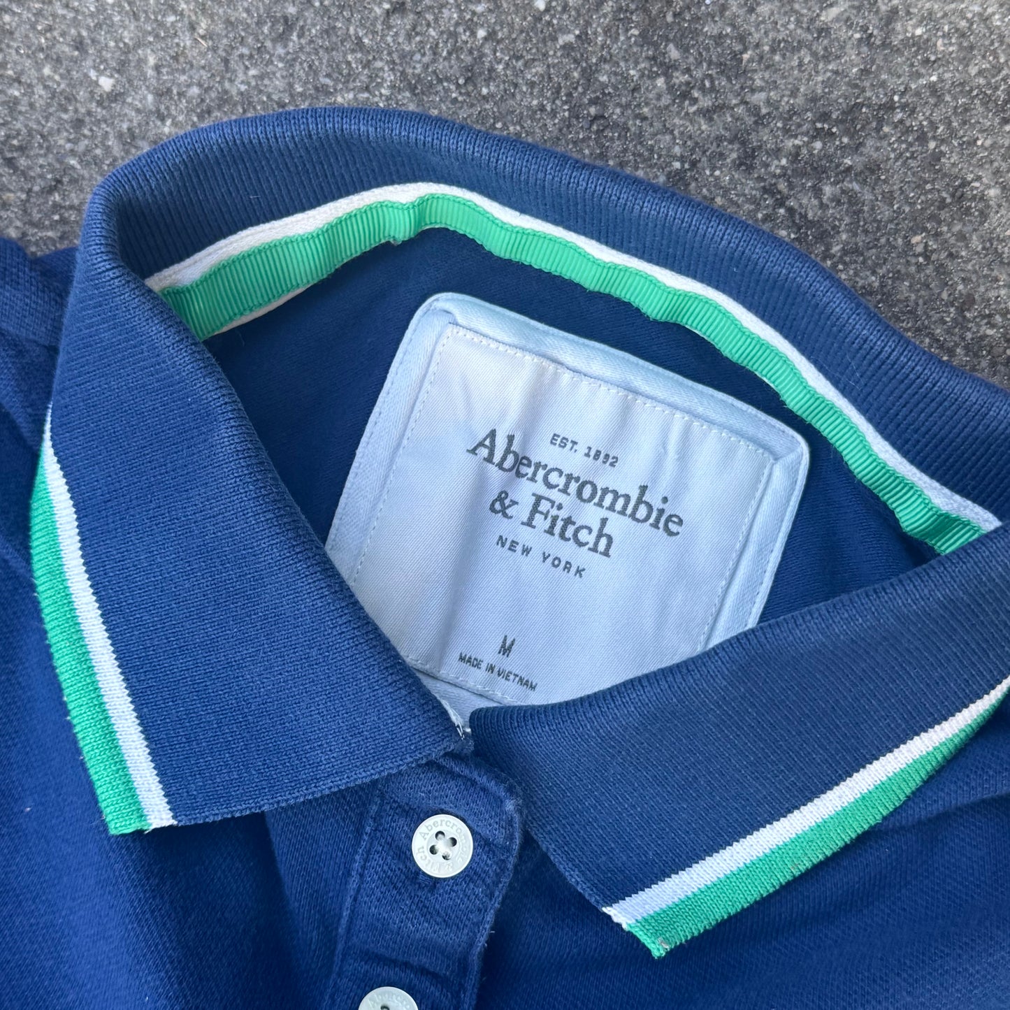 Abercrombie & Fitch retro womens poloshirt – Close-up 2