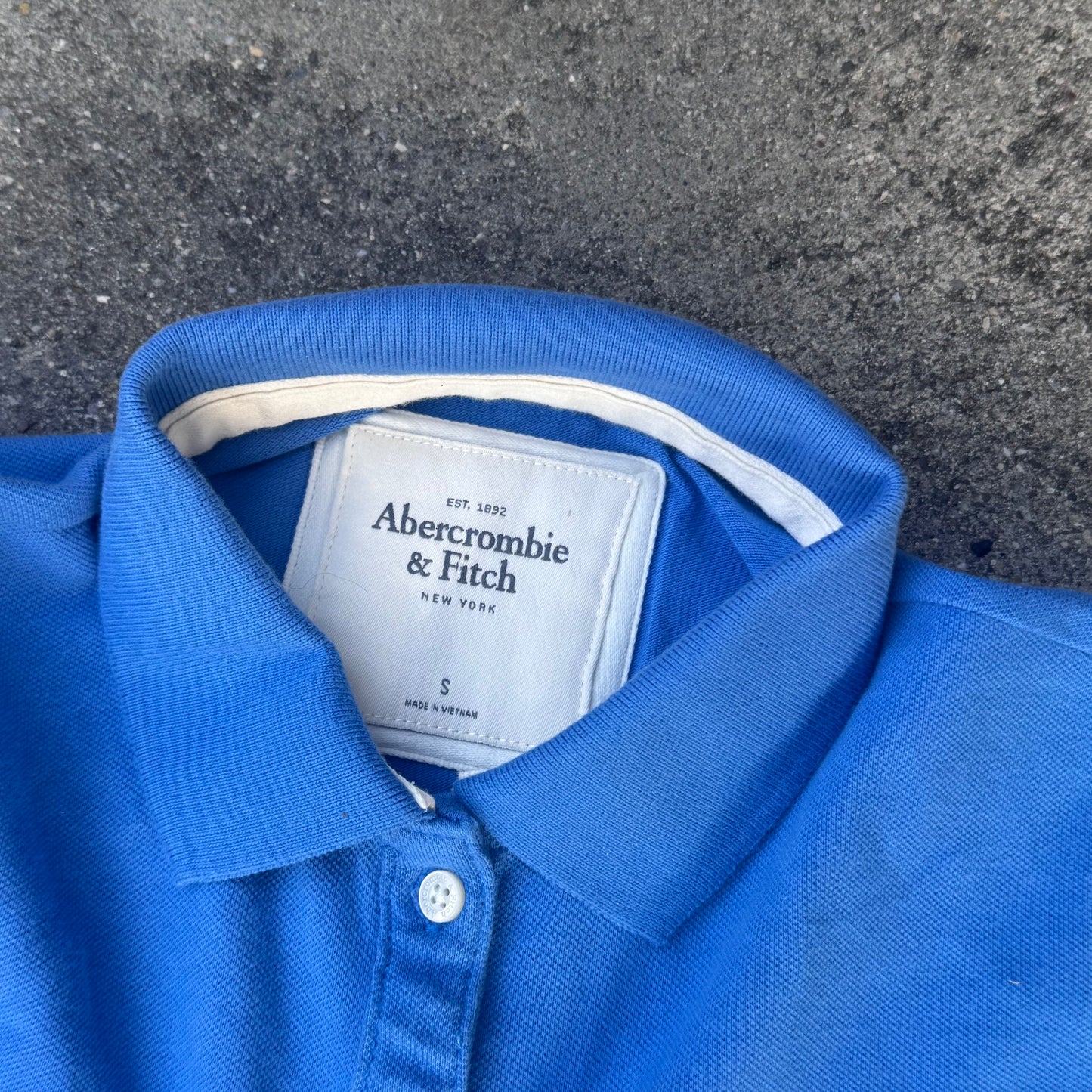 Abercrombie & Fitch y2 kretro womens poloshirt – Close-up 2
