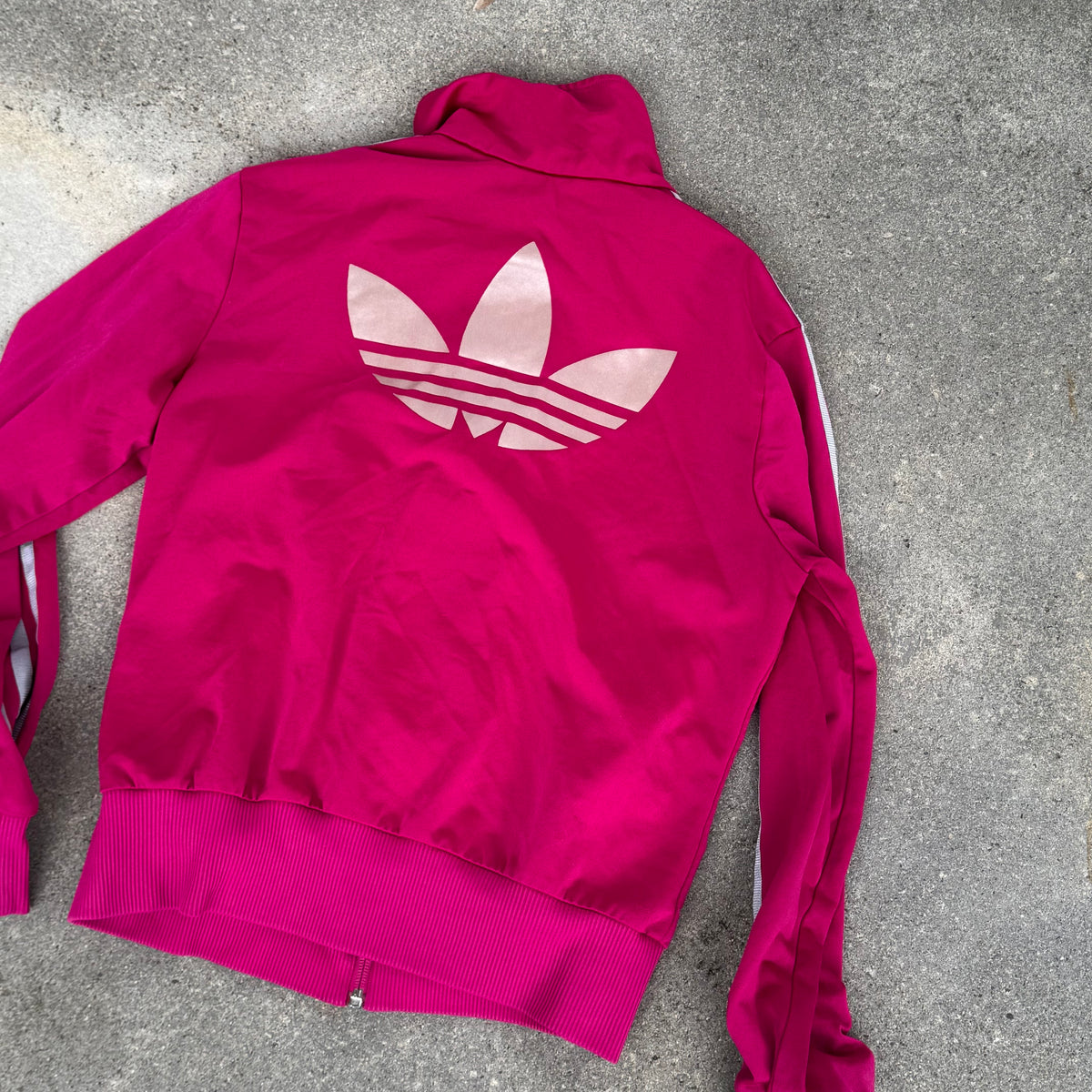 Adidas Firebird y2k pink track jacket – Close-up 4