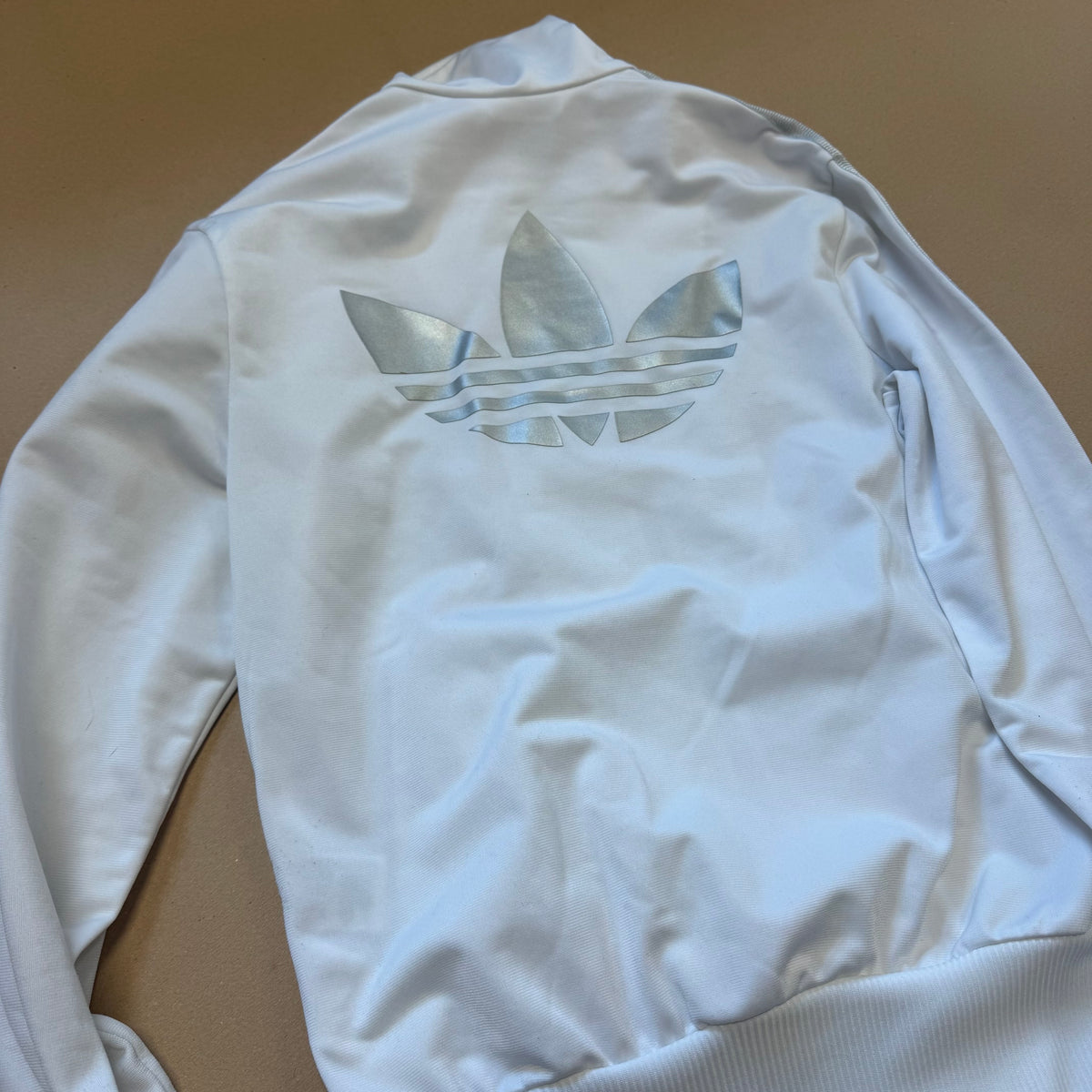 Adidas retro y2k white track jacket – Close-up 3