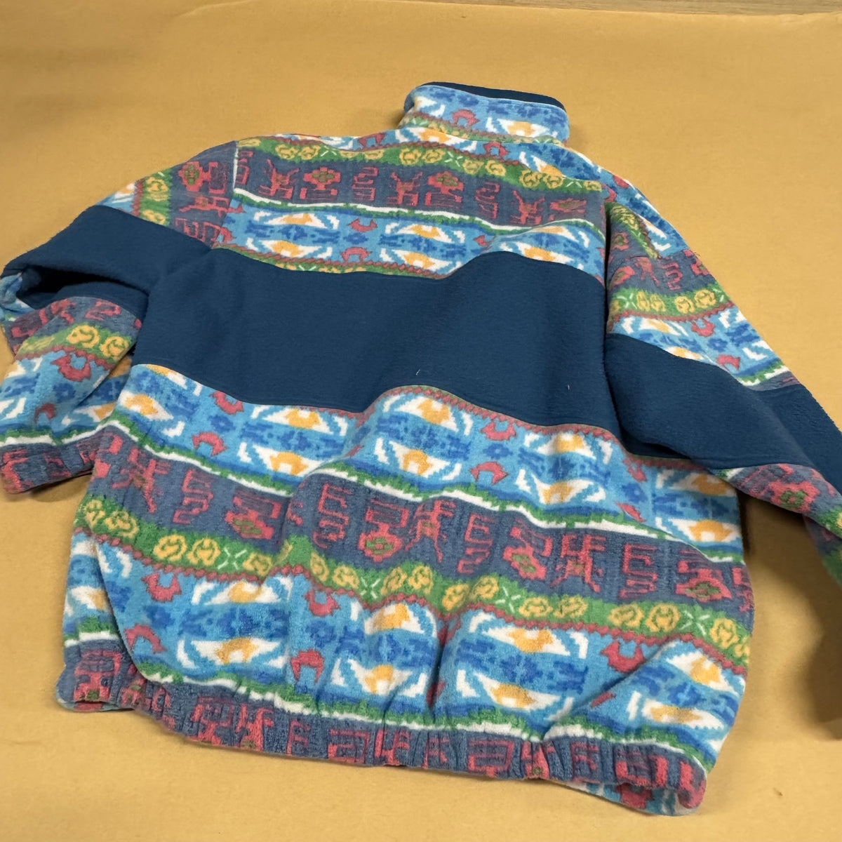 Baroudeurs vintage fleece sweater – Close-up 4