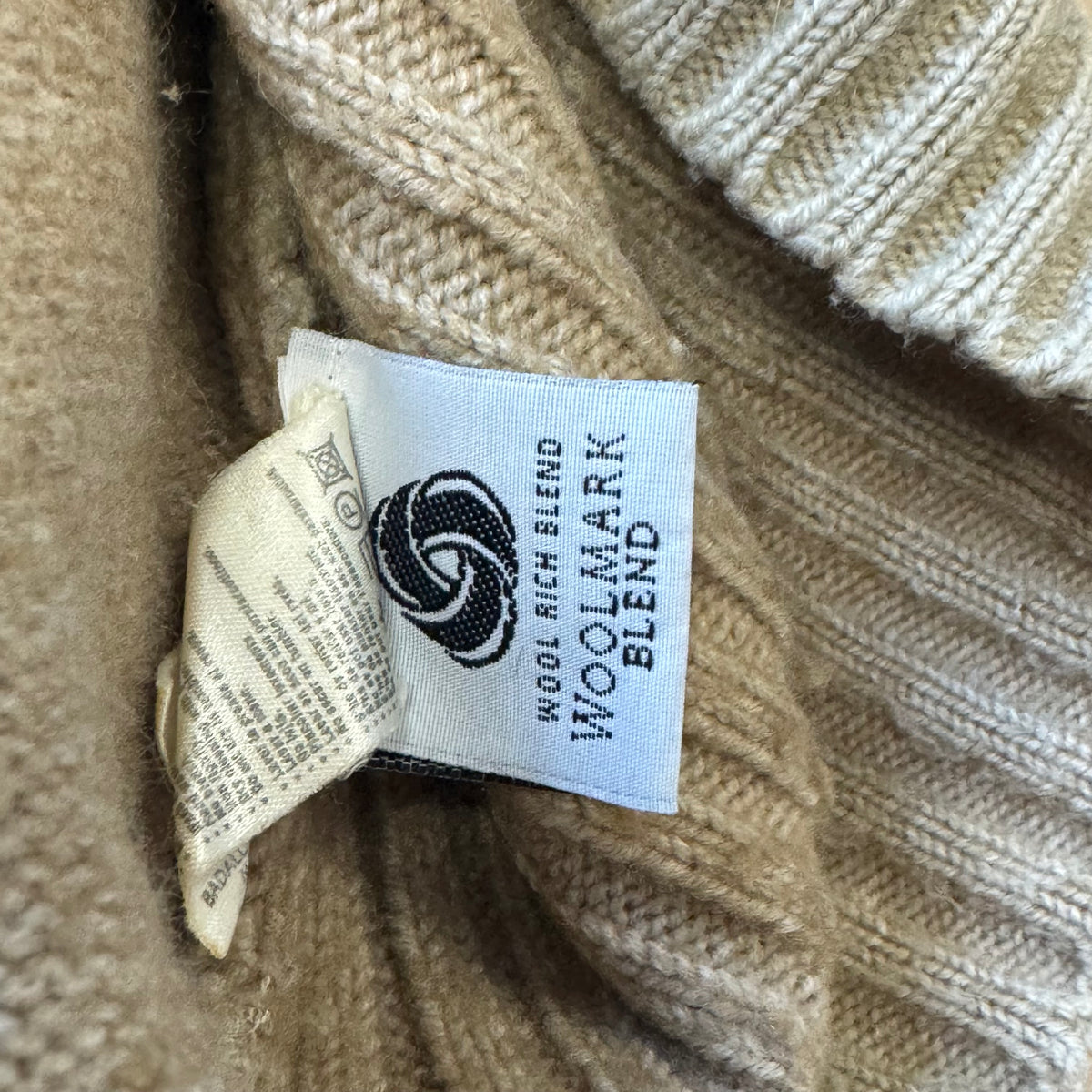 Lacoste vintage knitted beige jacket – Close-up 6