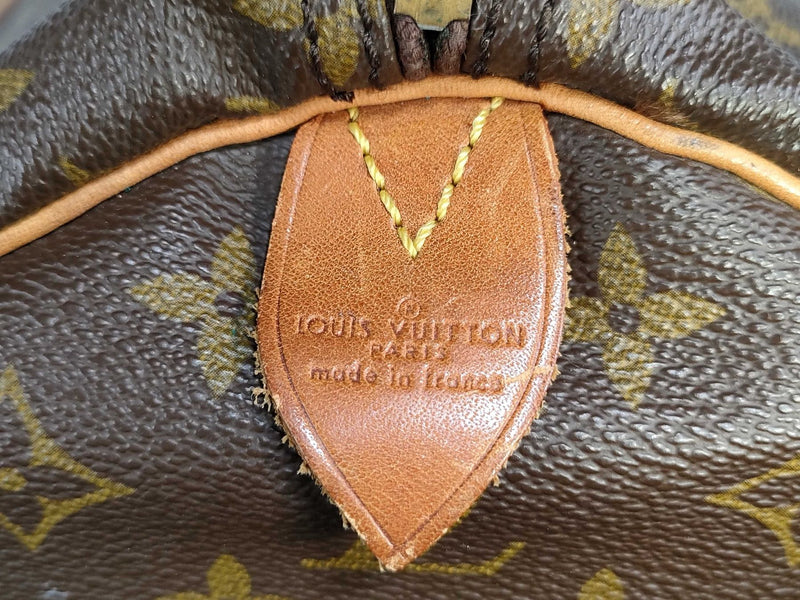 Detailansicht: Sourced limited accessories and clothes Louis Vuitton Keepall 55 monogram leather bag – Logo, Nähte oder Material