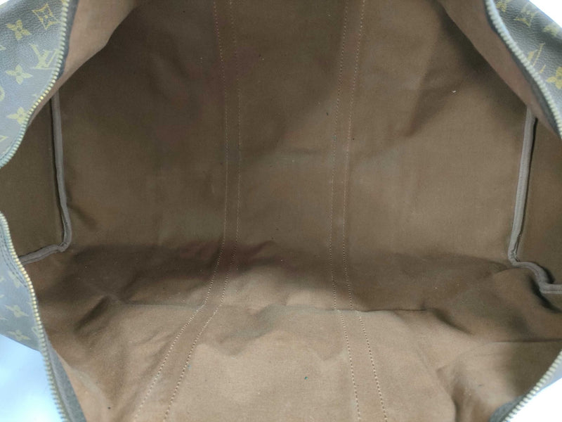 Detailansicht: Sourced limited accessories and clothes Louis Vuitton Keepall 55 monogram leather bag – Logo, Nähte oder Material