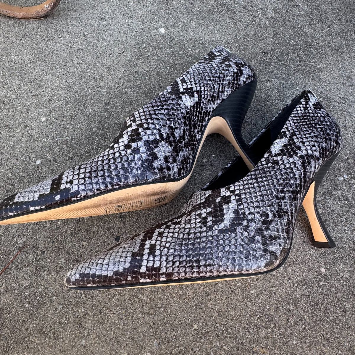 Michael Kors black high heels – Close-up 5