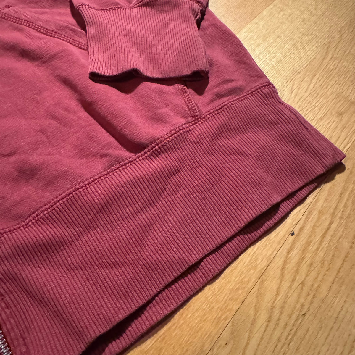 Nike vintage burgundy zip-up hoodie – Close-up 3