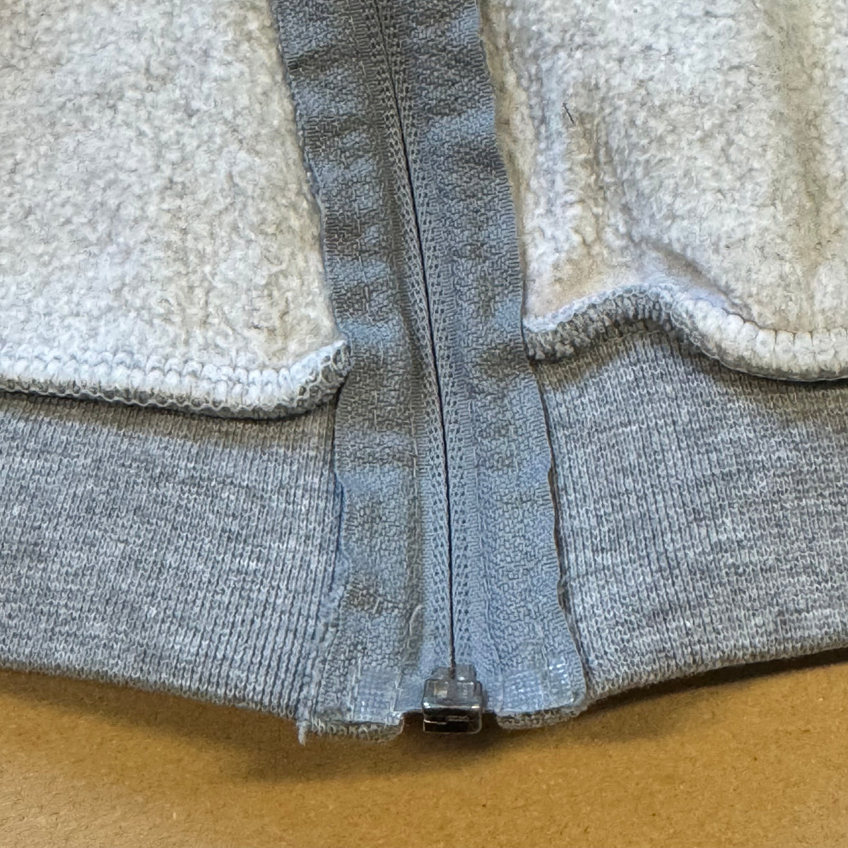 Nike zip-up hoodie grey streetwear – Close-up 3