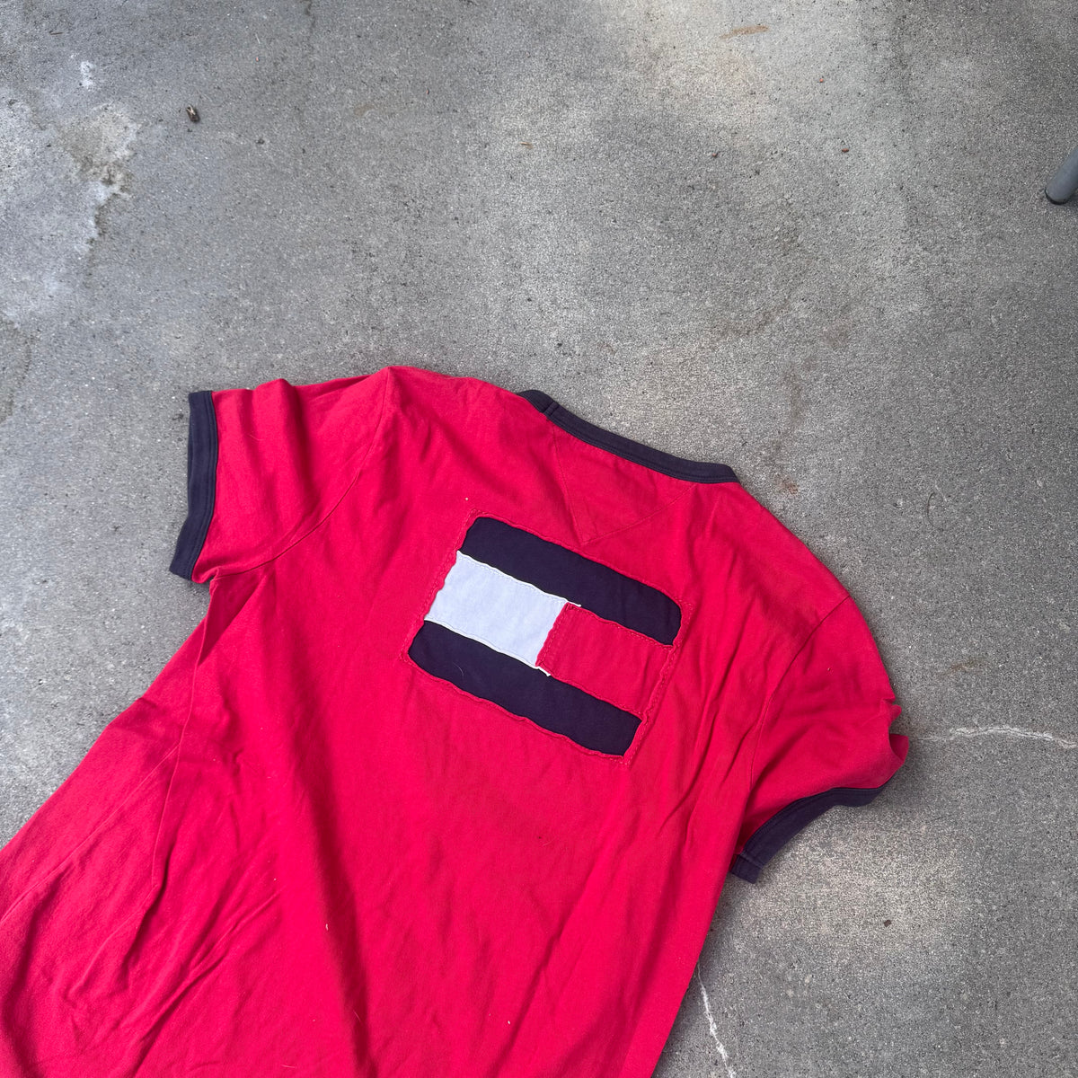 Tommy Hilfiger retro logo red T-shirt – Close-up 3