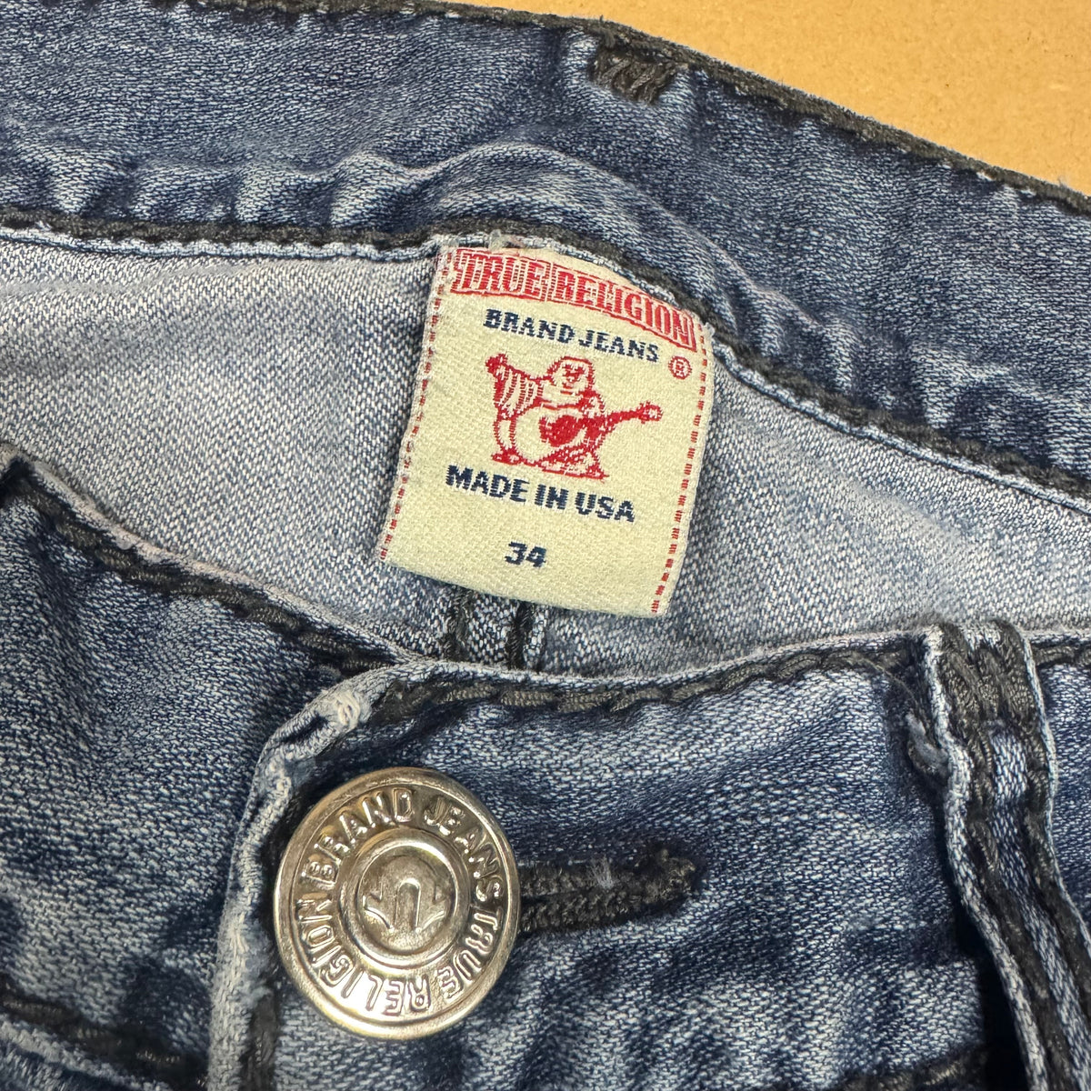 True Religion classic slightly reworked jeans – Close-up 6