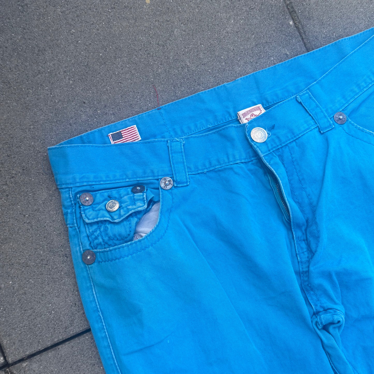 True Religion straight leg turquoise pants – Close-up 4