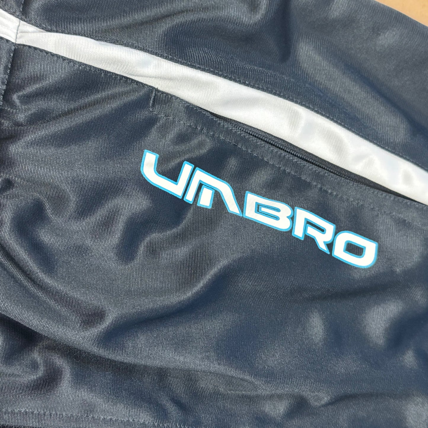 Umbro black streetwear track jacket – Close-up 2