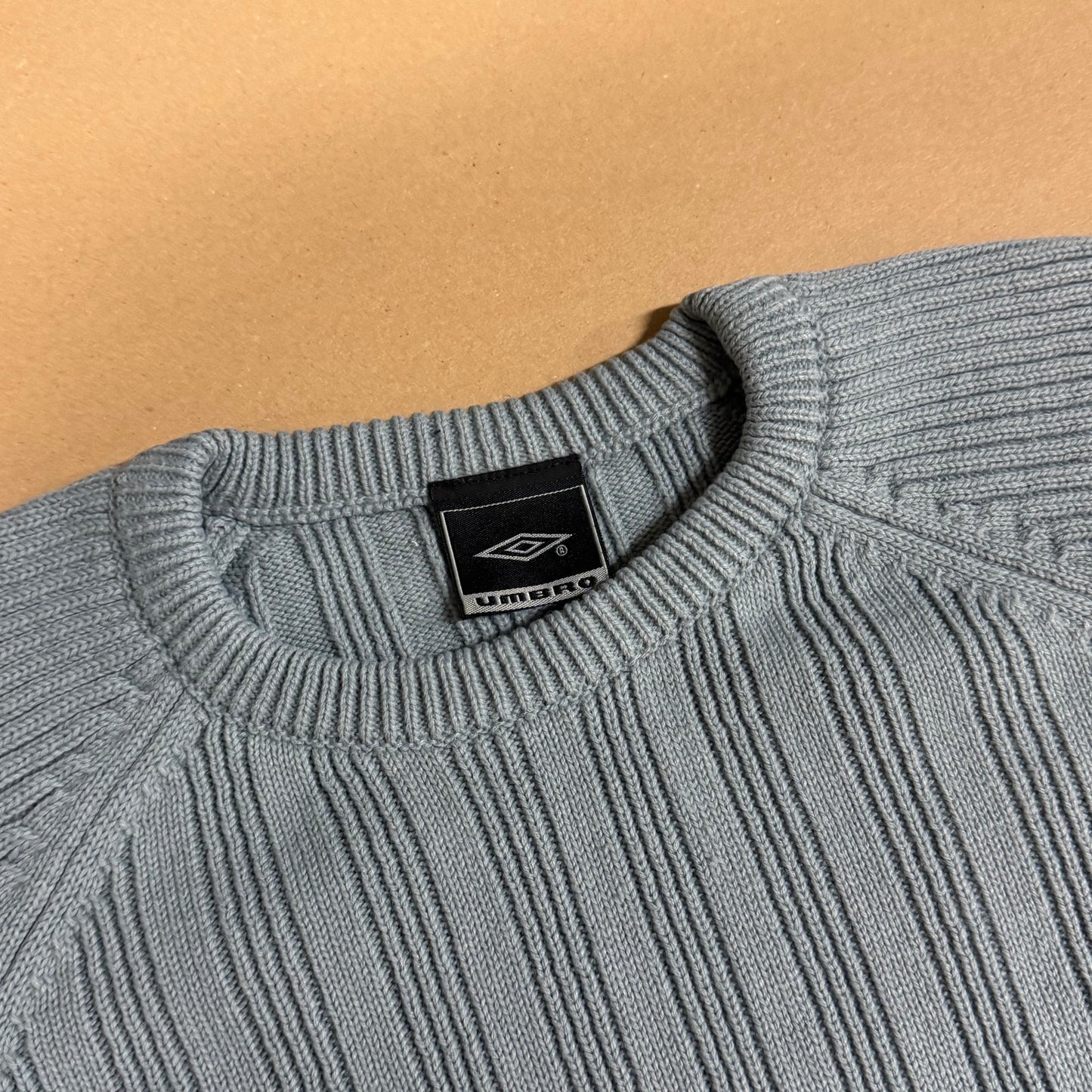 Vintage knitted Umbro sweatshirt – Close-up 2