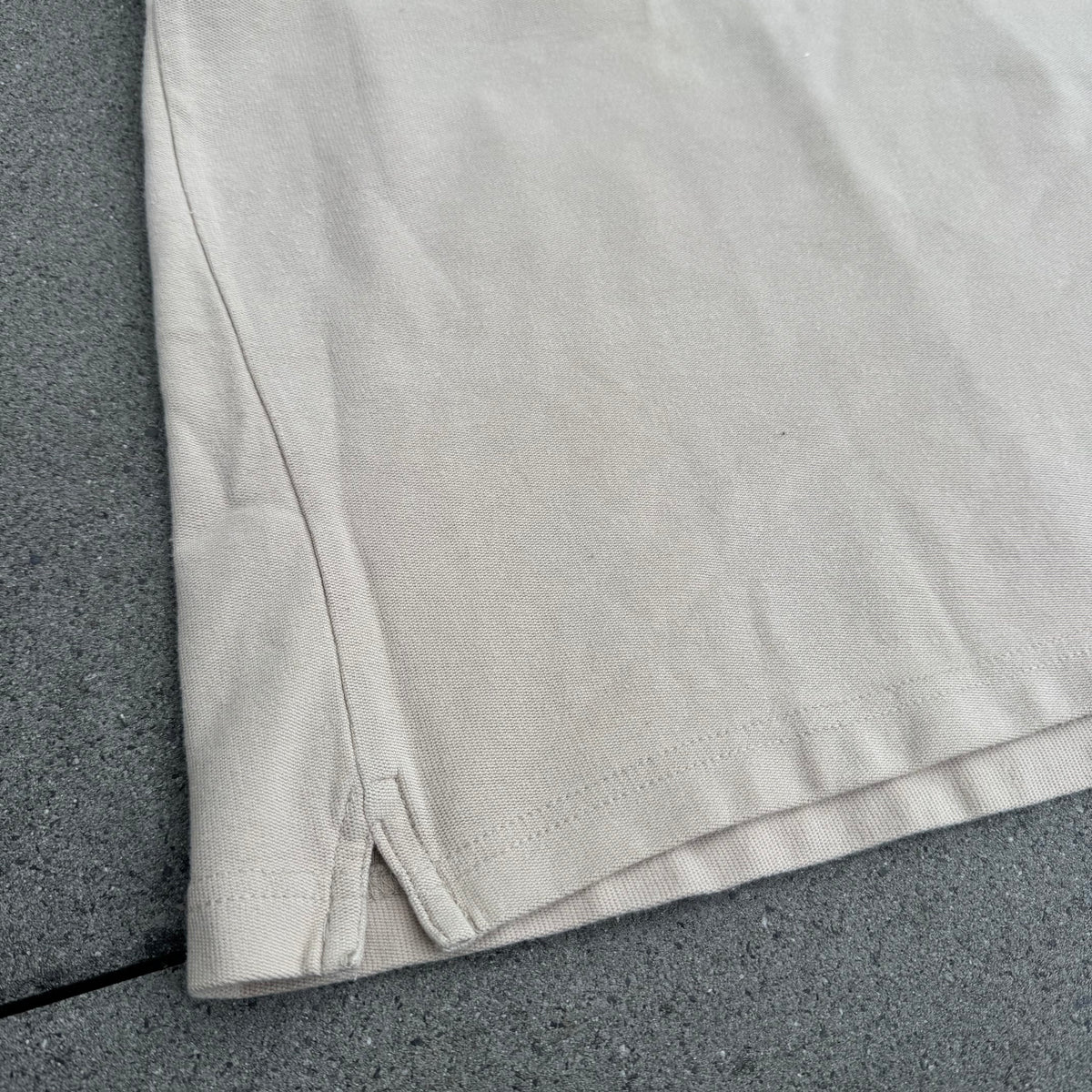 Yves Saint Laurent vintage beige polo – Close-up 4