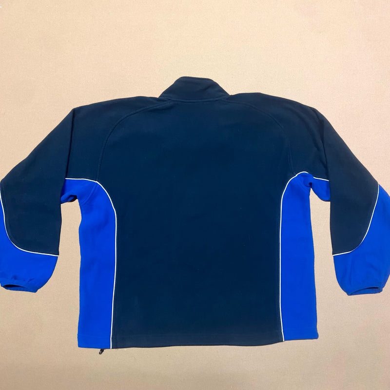 Detailansicht: Sourced limited accessories and clothes Nike fluffy sweatshirt – Logo, Nähte oder Material
