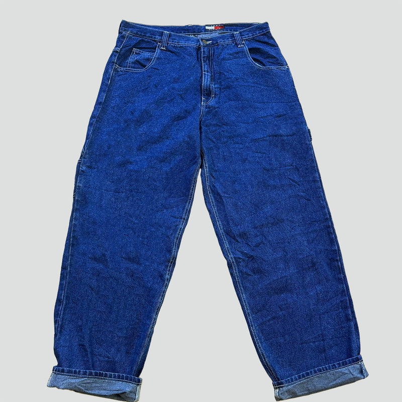 Detailansicht: Sourced limited accessories and clothes Ultra baggy Tommy Hilfiger large jeans – Logo, Nähte oder Material