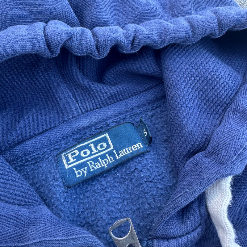 Detailansicht: Sourced limited accessories and clothes Polo Ralph Lauren blue zip-up hoodie – Logo, Nähte oder Material