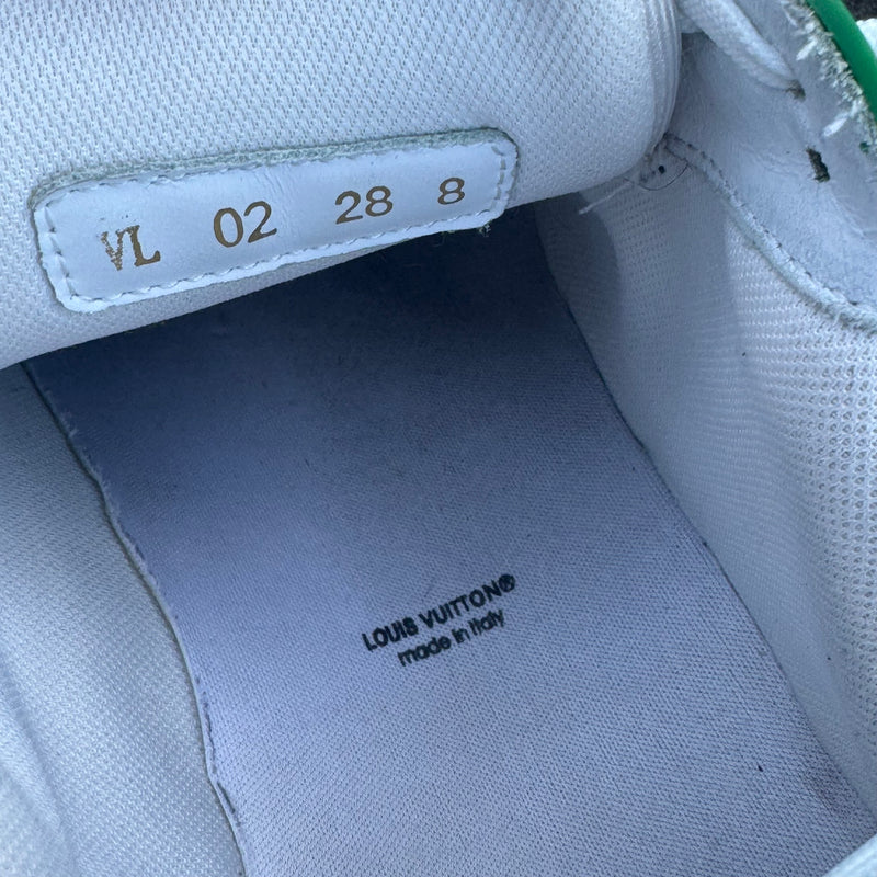 Detailansicht: Sourced limited accessories and clothes Louis Vuitton LV Trainer Monogram green and white – Logo, Nähte oder Material