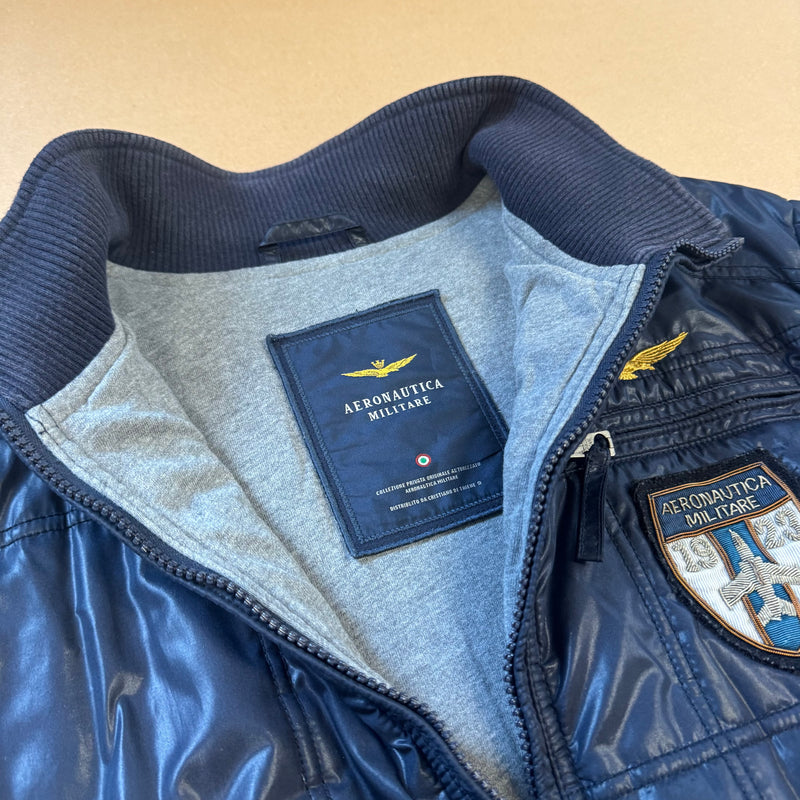 Detailansicht: Sourced limited accessories and clothes Aeronautica Militare vintage 90s Italian bomber jacket – Logo, Nähte oder Material