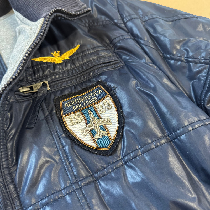 Detailansicht: Sourced limited accessories and clothes Aeronautica Militare vintage 90s Italian bomber jacket – Logo, Nähte oder Material