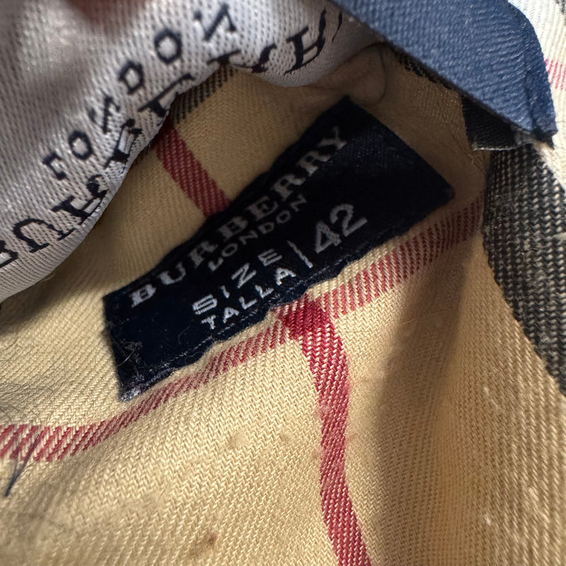 Detailansicht: Sourced limited accessories and clothes Burberry London vintage golden rain coat – Logo, Nähte oder Material