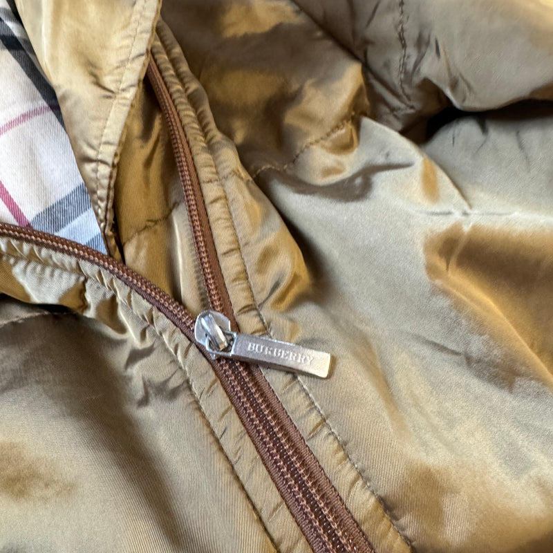 Detailansicht: Sourced limited accessories and clothes Burberry London vintage golden rain coat – Logo, Nähte oder Material
