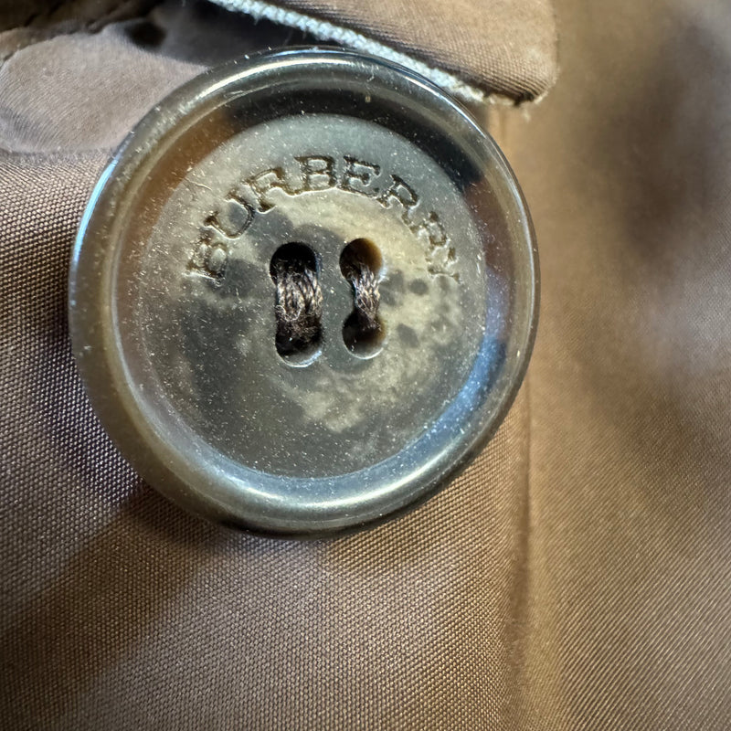 Detailansicht: Sourced limited accessories and clothes Burberry London vintage brown raincoat – Logo, Nähte oder Material