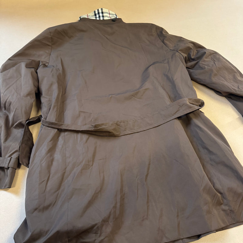 Detailansicht: Sourced limited accessories and clothes Burberry London vintage brown raincoat – Logo, Nähte oder Material