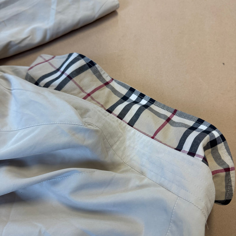 Detailansicht: Sourced limited accessories and clothes Burberry London cream vintage raincoat – Logo, Nähte oder Material