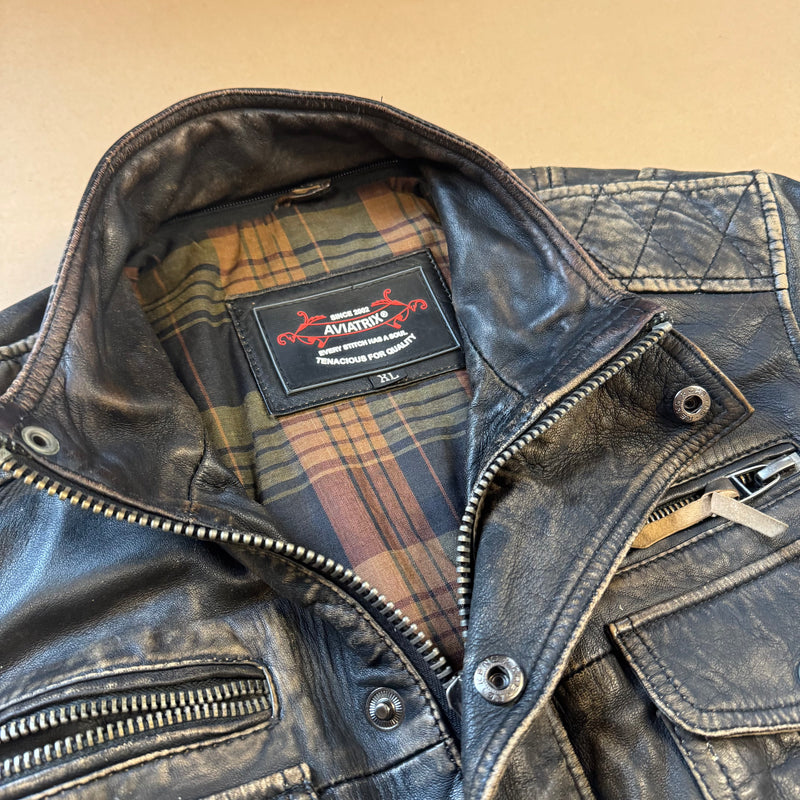 Detailansicht: Sourced limited accessories and clothes Aviatrix vintage brown 90s leather jacket – Logo, Nähte oder Material
