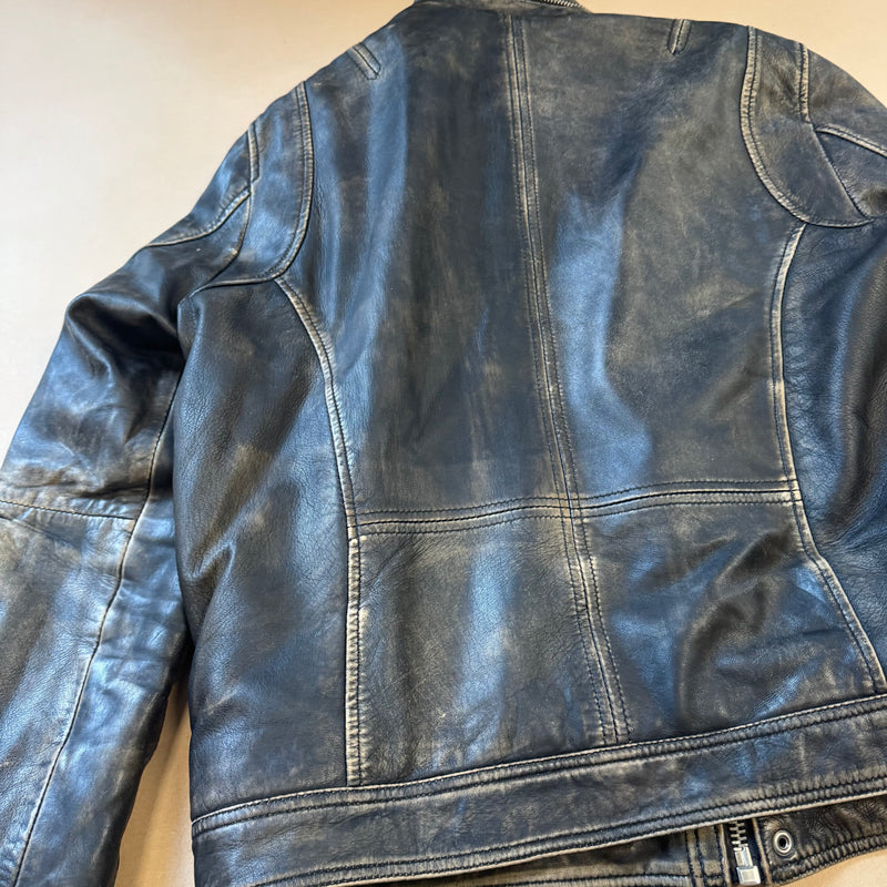 Detailansicht: Sourced limited accessories and clothes Aviatrix vintage brown 90s leather jacket – Logo, Nähte oder Material