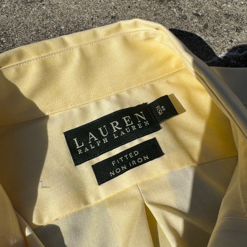Detailansicht: Sourced limited accessories and clothes Lauren Ralph Lauren vintage yellow shirt – Logo, Nähte oder Material