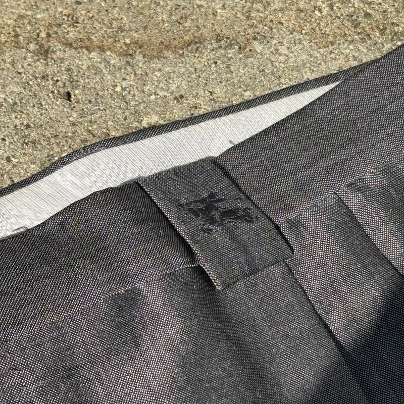 Detailansicht: Sourced limited accessories and clothes Burberry vintage wool dress pants – Logo, Nähte oder Material