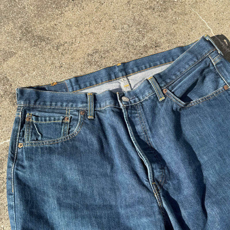 Detailansicht: Sourced limited accessories and clothes Levi Strauss vintage straight leg denim jeans – Logo, Nähte oder Material