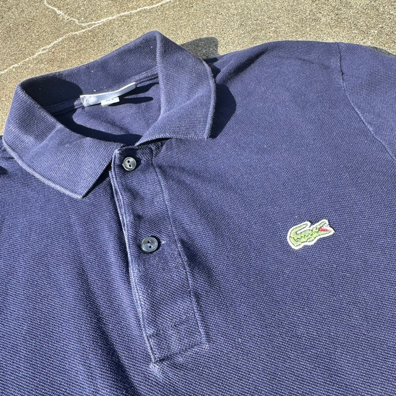 Detailansicht: Sourced limited accessories and clothes Lacoste vintage navy blue longsleeve polo – Logo, Nähte oder Material