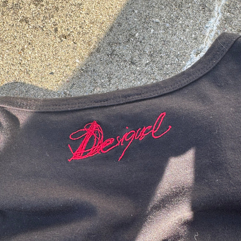 Detailansicht: Sourced limited accessories and clothes Desigual Y2K Arts graphic t-shirt – Logo, Nähte oder Material