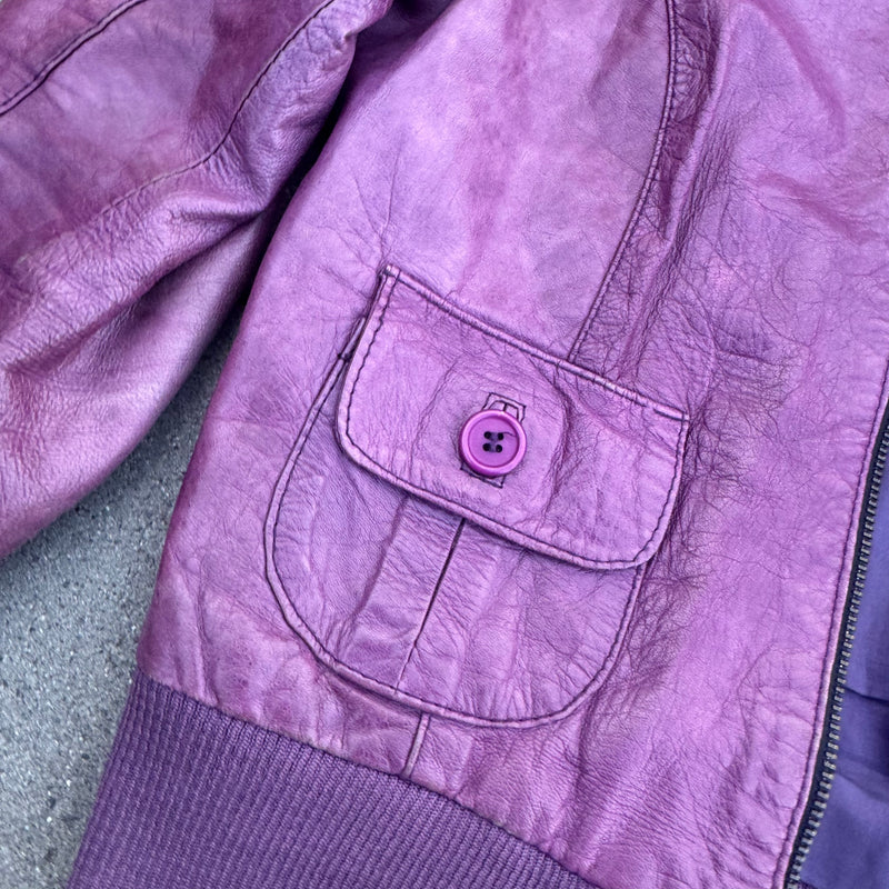 Detailansicht: Sourced limited accessories and clothes Leonardo purple designer genuine leather jacket – Logo, Nähte oder Material