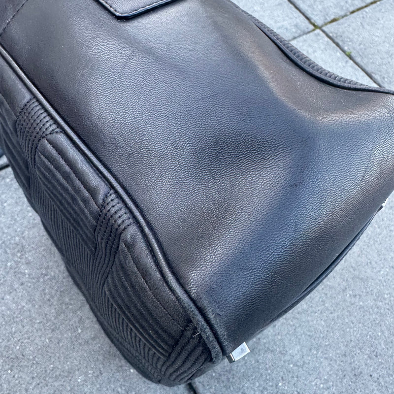 Detailansicht: Sourced limited accessories and clothes Bally vintage 90s leather messenger bag – Logo, Nähte oder Material