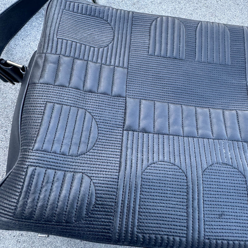 Detailansicht: Sourced limited accessories and clothes Bally vintage 90s leather messenger bag – Logo, Nähte oder Material