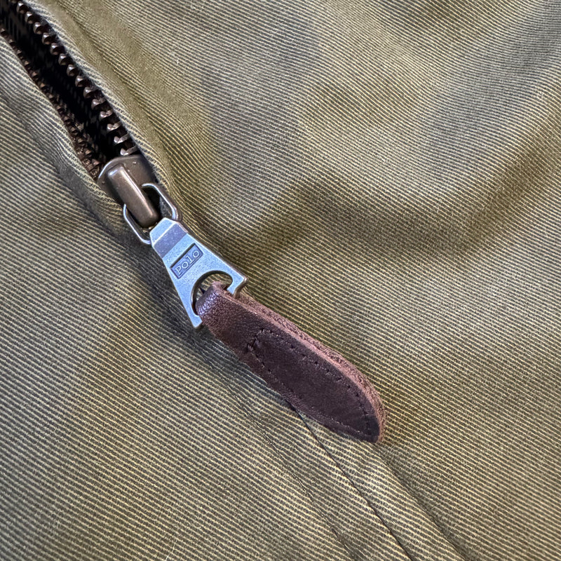 Detailansicht: Sourced limited accessories and clothes Polo Ralph Lauren vintage green Harrington jacket – Logo, Nähte oder Material