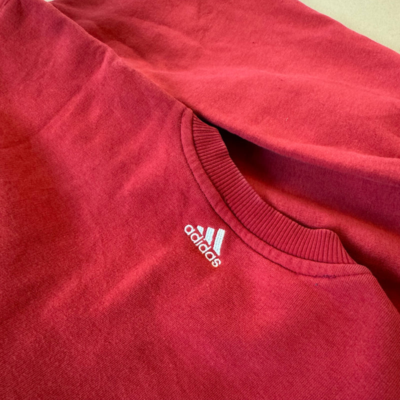 Detailansicht: Sourced limited accessories and clothes Adidas vintage 90s red sweatshirt – Logo, Nähte oder Material