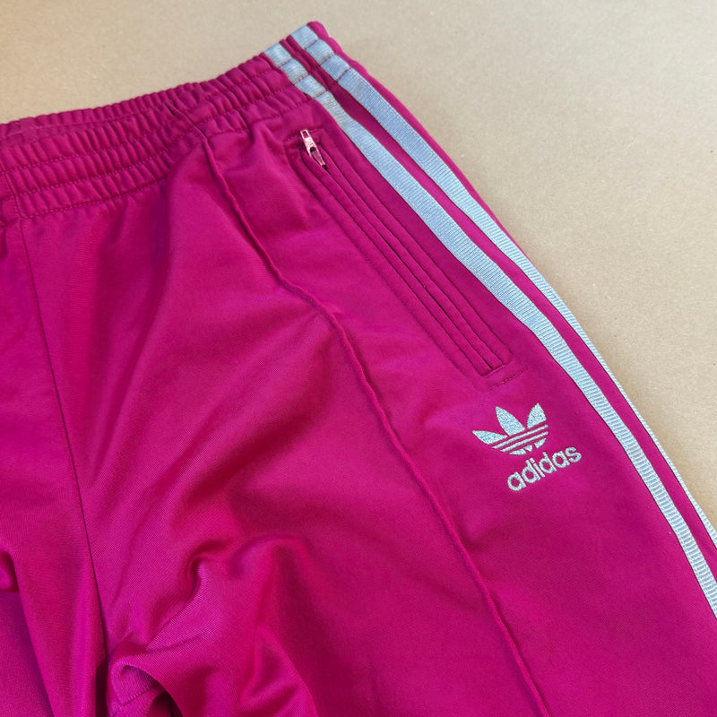 Detailansicht: Sourced limited accessories and clothes Adidas Y2K pink vintage track set (jacket and pants) – Logo, Nähte oder Material