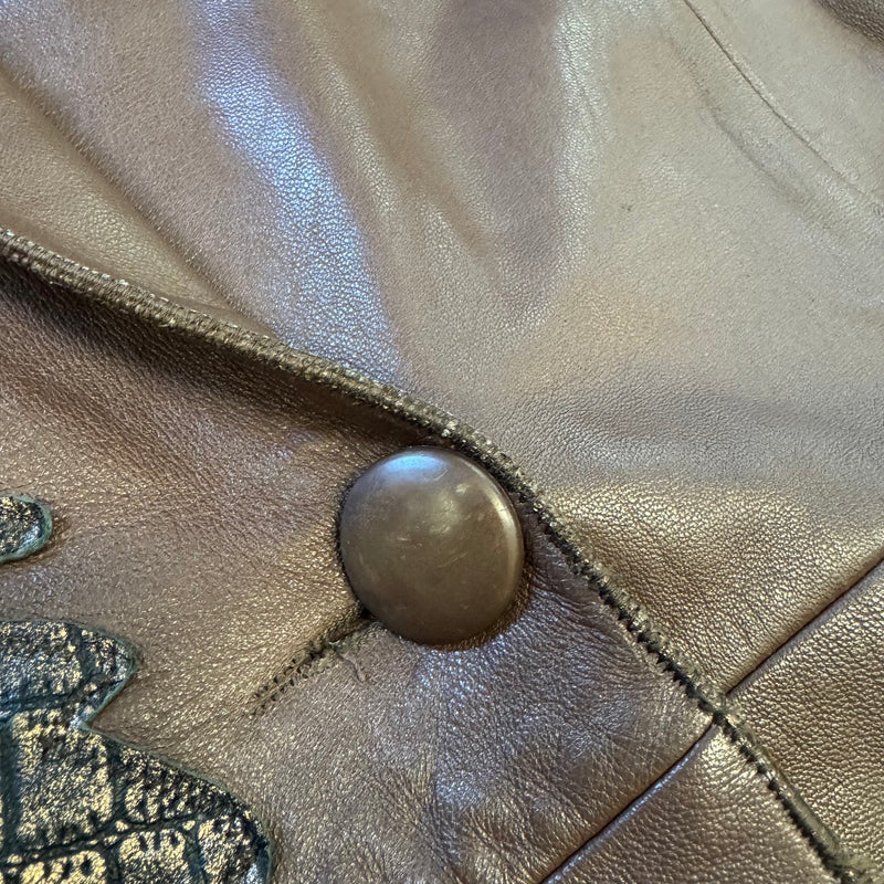 Detailansicht: Sourced limited accessories and clothes Genuine Leather vintage coat – Logo, Nähte oder Material