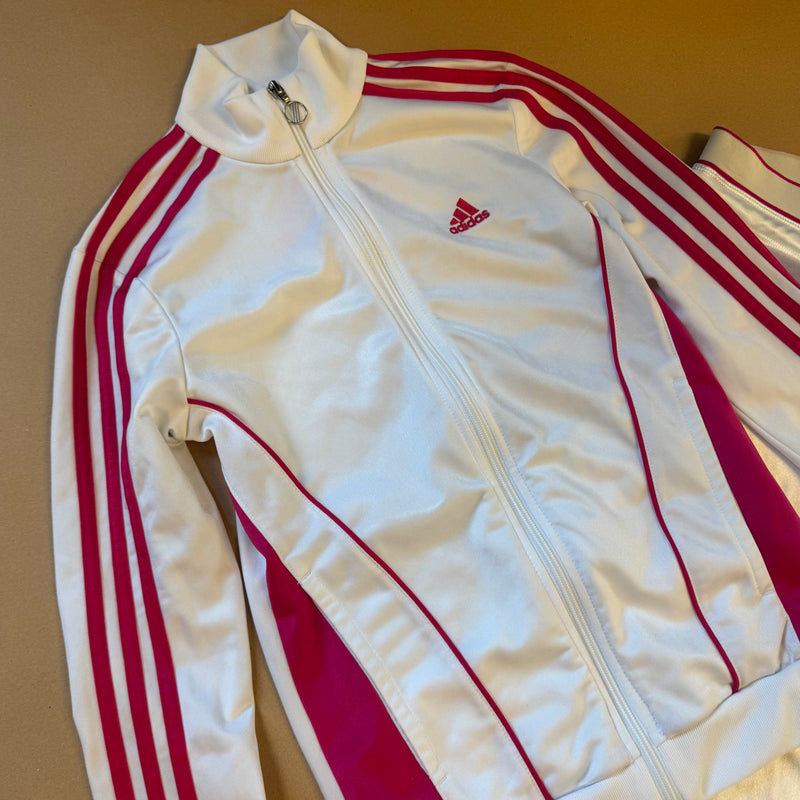 Detailansicht: Sourced limited accessories and clothes Adidas Y2K shiny white track set (jacket and pants) – Logo, Nähte oder Material