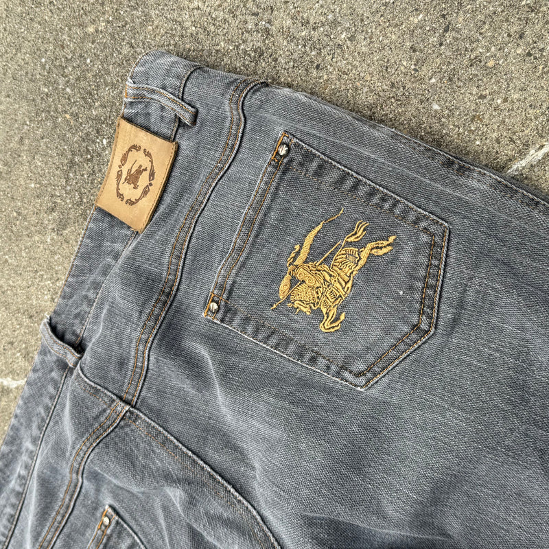 Detailansicht: Sourced limited accessories and clothes Burberry brand logo vintage grey jeans – Logo, Nähte oder Material